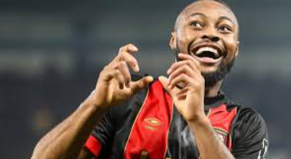 安托万·塞梅尼奥英超15球领跑射手榜 边路突破成