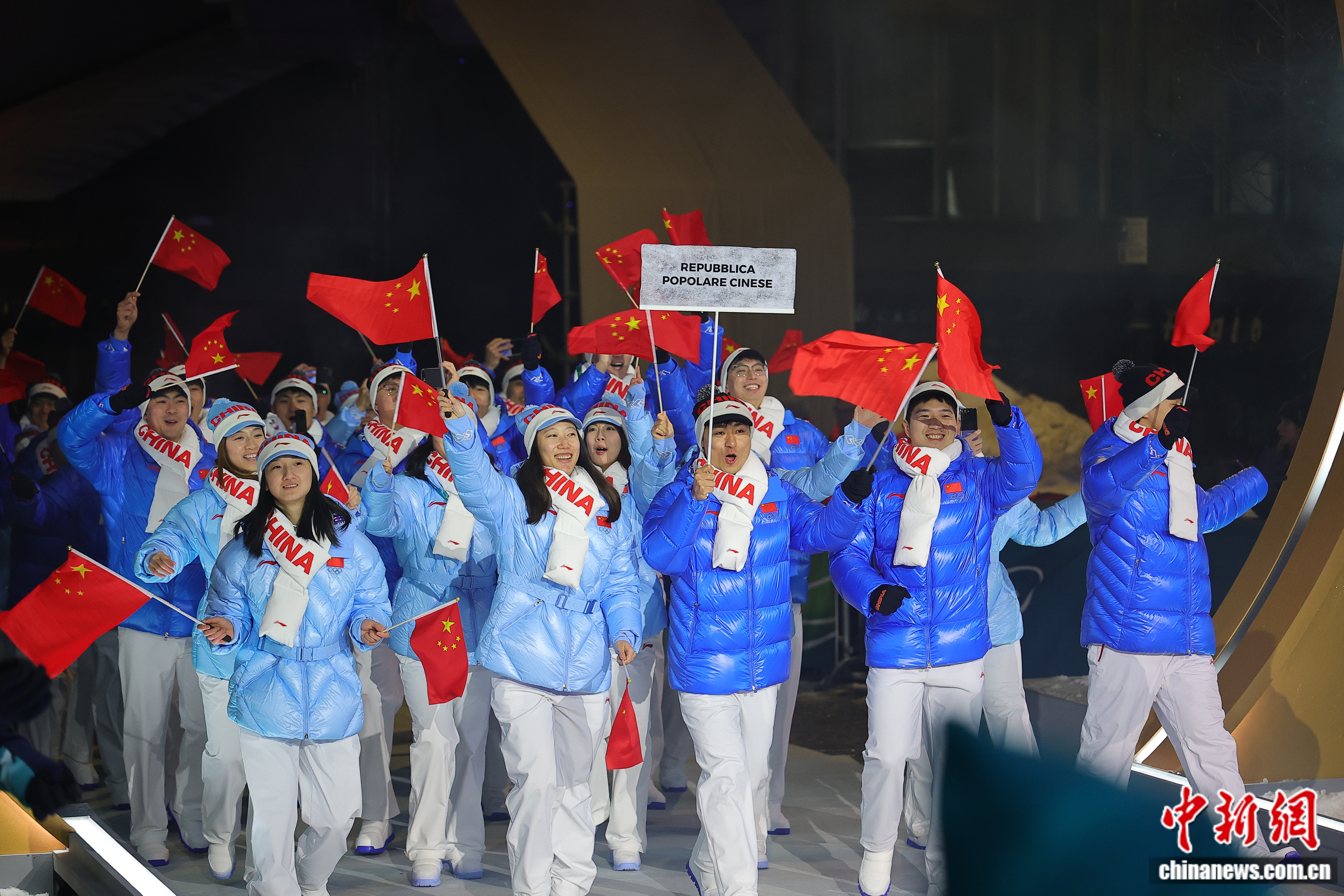 米兰-科尔蒂纳冬奥开幕式中国代表团旗手宁忠岩