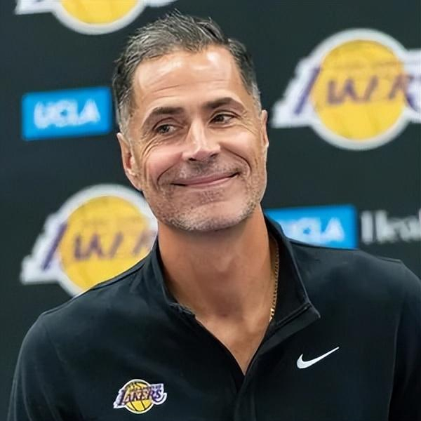 里夫斯跳出合同成自由球员 湖人今夏薪金空间达