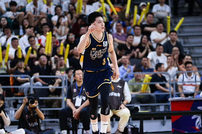 广东残阵客场掀翻卫冕冠军 浙江广厦主场首败