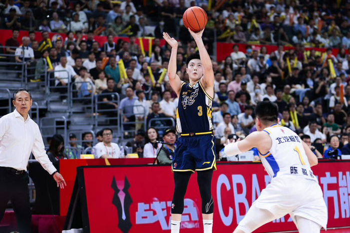 广东残阵客场掀翻卫冕冠军 浙江广厦主场首败