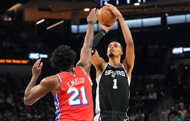 马刺力克费城赛季60胜 文班亚马伤退卡斯尔成防